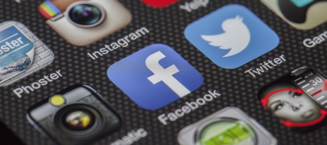 Choosing an advertising strategy on social media:  Facebook, Instagram, LinkedIn and Twitter